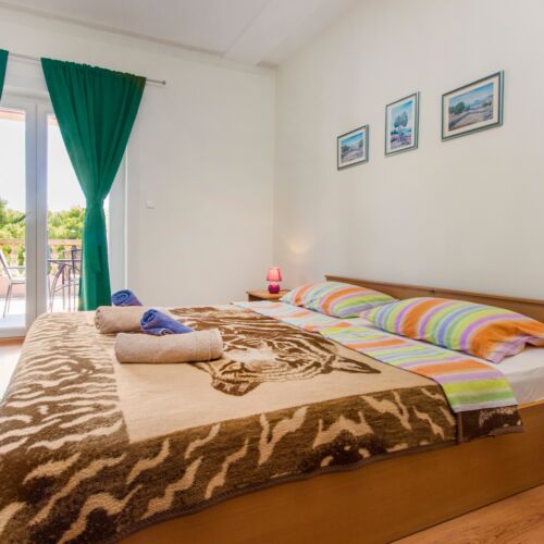 Apartament 4-osobowy z klimatyzacją z tarasem z 2 pomieszczeniami sypialnianymi A-6280-a