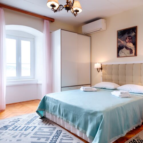 Apartament 3-osobowy z klimatyzacją z tarasem z 1 pomieszczeniem sypialnianym AS-2431-a