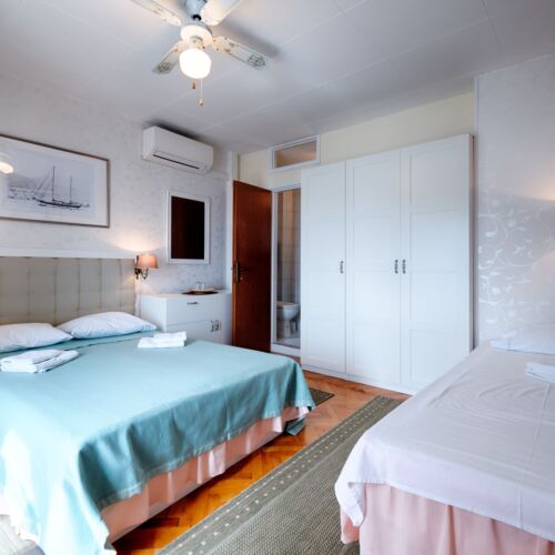 Pokój 3-osobowy z klimatyzacją z tarasem S-2431-b