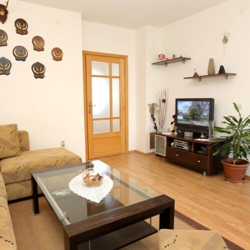 Apartament 6-osobowy z klimatyzacją z tarasem z 3 pomieszczeniami sypialnianymi A-10127-a