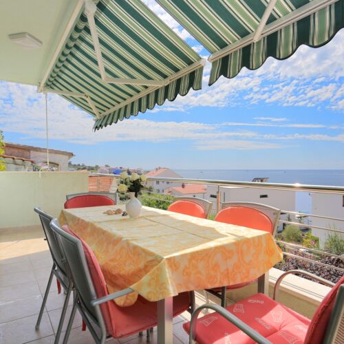Sea View 3-Room Air Conditioned Apartment for 6 Persons A-4322-a