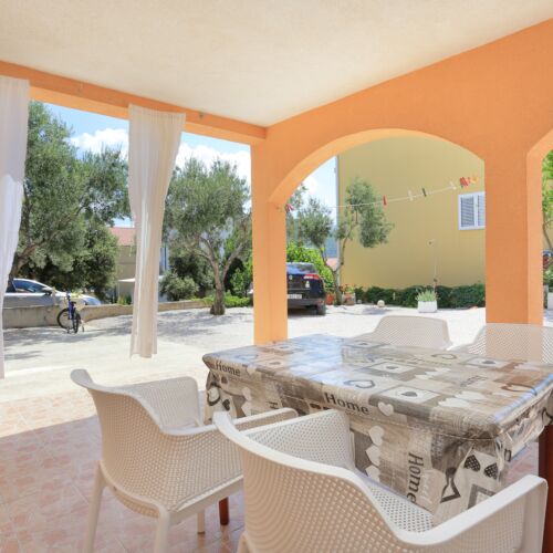 Apartament 4-osobowy z klimatyzacją z tarasem z 1 pomieszczeniem sypialnianym A-11301-b