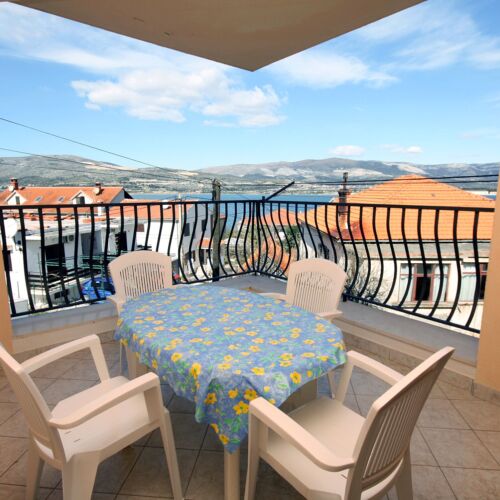 Apartament cu aer condiționat cu vedere spre mare cu 3 camere pentru 6 pers. A-4836-a