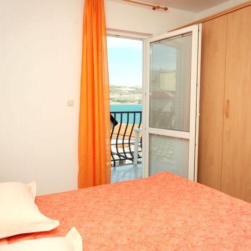 Apartament cu aer condiționat cu vedere spre mare cu 2 camere pentru 4 pers. A-4836-b