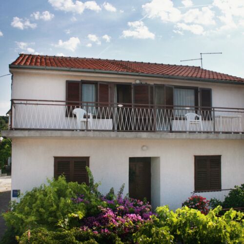 Apartament 5-osobowy z balkonem z 2 pomieszczeniami sypialnianymi A-5093-b