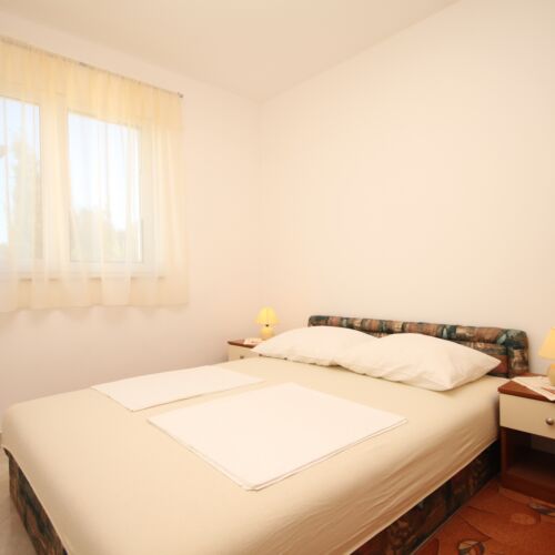 Sea View 2-Room Air Conditioned Apartment for 5 Persons A-8507-a