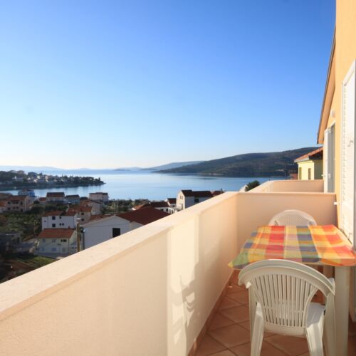 Sea View 2-Room Air Conditioned Apartment for 5 Persons A-8507-c