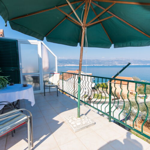 Apartament cu aer condiționat cu vedere spre mare cu 2 camere pentru 5 pers. A-1126-c