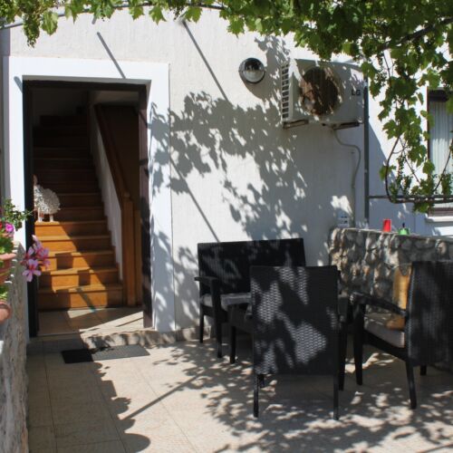 Sea View 2-Room Air Conditioned Apartment for 5 Persons A-8090-a