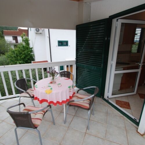 Apartament 3-osobowy z klimatyzacją z tarasem z 1 pomieszczeniem sypialnianym AS-2663-a