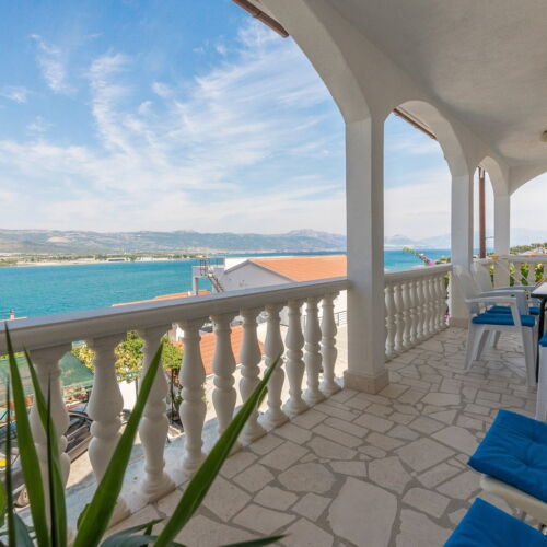 Apartament cu aer condiționat cu vedere spre mare cu 2 camere pentru 5 pers. A-2050-b