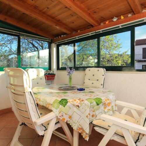 Apartament 6-osobowy z klimatyzacją z tarasem z 3 pomieszczeniami sypialnianymi A-7549-a