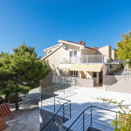 Apartman s klimatizací pro 6 os. se 2 ložnicemi s výhledem na moře A-946-b