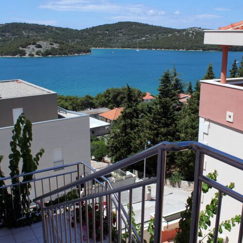 Apartament 5-osobowy z klimatyzacją z widokiem na morze z 2 pomieszczeniami sypialnianymi A-5130-b