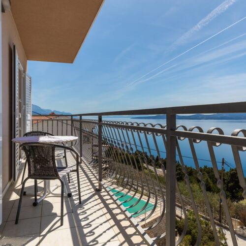 Apartament 6-osobowy z klimatyzacją z widokiem na morze z 3 pomieszczeniami sypialnianymi A-2805-a