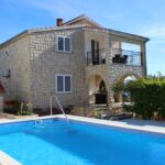 Apartmanok A Tenger Mellett Medencével Rogac, Solta - 5183 Rogač