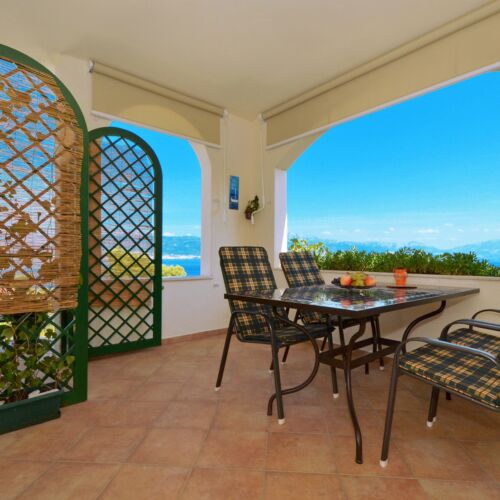 Apartament cu aer condiționat cu vedere spre mare cu 2 camere pentru 5 pers. A-5158-a