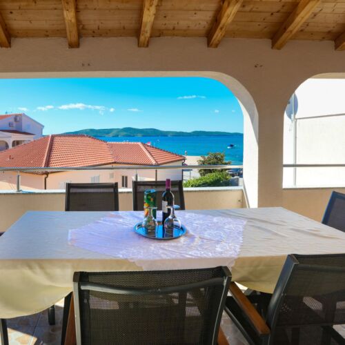 Apartament cu aer condiționat cu vedere spre mare cu 2 camere pentru 6 pers. A-4221-b