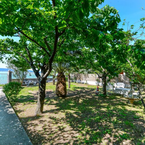 Apartament 8-osobowy z tarasem z widokiem na morze z 3 pomieszczeniami sypialnianymi A-6133-a