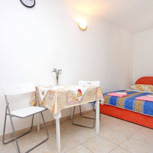 Apartament cu aer condiționat cu terasă cu 1 camera pentru 2 pers. AS-8081-b