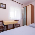 Apartament 3-osobowy z klimatyzacją z widokiem na morze z 1 pomieszczeniem sypialnianym AS-566-a