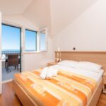 Apartman s klimatizací pro 4 os. se 2 ložnicemi s výhledem na moře A-3193-c