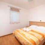 Apartman s klimatizací pro 5 os. se 2 ložnicemi s výhledem na moře A-3193-h