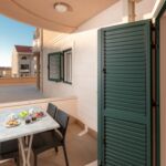 Apartman s klimatizací s terasou pro 5 os. se 2 ložnicemi A-3193-n