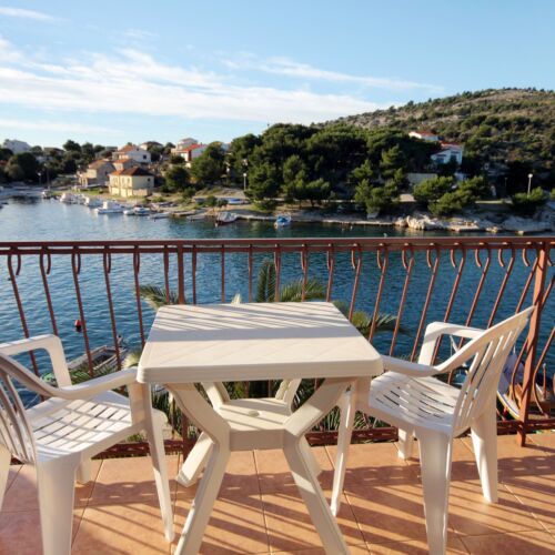 Sea View 2-Room Balcony Apartment for 5 Persons A-5945-b