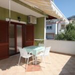 Apartman s klimatizací s terasou pro 3 os. s 1 ložnicí A-6606-d