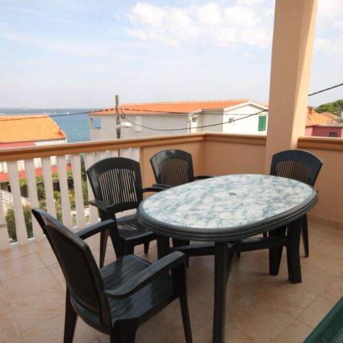 Apartament cu aer condiționat cu vedere spre mare cu 2 camere pentru 4 pers. A-8455-b