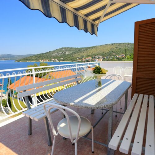 Apartament cu aer condiționat cu vedere spre mare cu 3 camere pentru 7 pers. A-10373-c