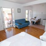 1-Zimmer-Apartment für 3 Personen mit Klimaanlage und Balkon AS-12211-c