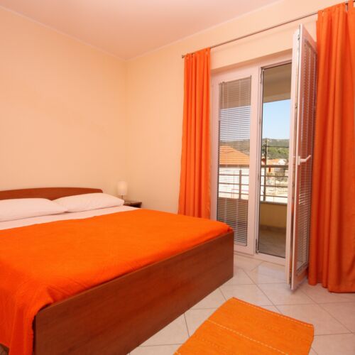 Sea View 2-Room Air Conditioned Apartment for 5 Persons A-5229-b