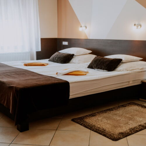 Pokój 2-osobowy na parterze z widokiem na dziedziniec