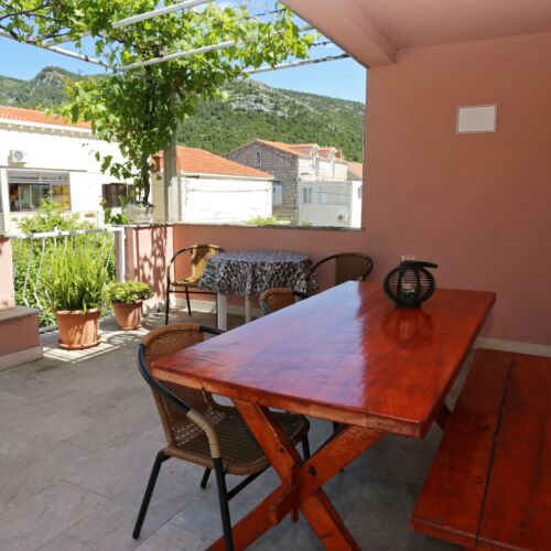 Apartament 5-osobowy z klimatyzacją z tarasem z 2 pomieszczeniami sypialnianymi A-10112-a