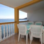 Apartman s klimatizací pro 6 os. se 3 ložnicemi s výhledem na moře A-8384-c