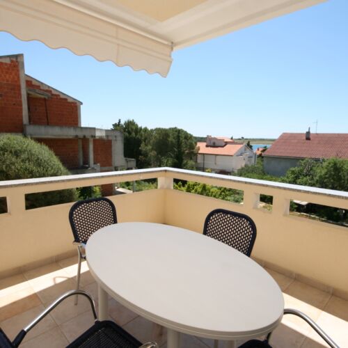 Apartament 4-osobowy z klimatyzacją z tarasem z 2 pomieszczeniami sypialnianymi A-3294-a