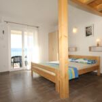 Apartament cu aer condiționat cu vedere spre mare cu 2 camere pentru 2 pers. AS-7532-e
