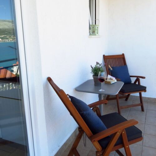 Apartament cu aer condiționat cu vedere spre mare cu 2 camere pentru 4 pers. A-2049-d