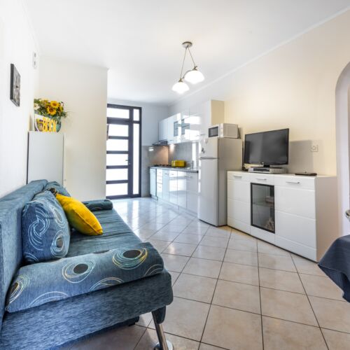 Apartament 4-osobowy z klimatyzacją z tarasem z 2 pomieszczeniami sypialnianymi A-9073-a