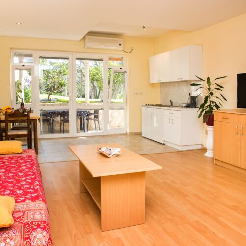 Apartament 4-osobowy z klimatyzacją z tarasem z 1 pomieszczeniem sypialnianym AS-8593-a