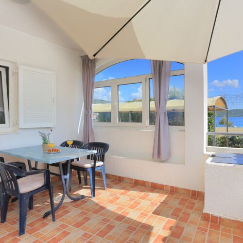 Sea View 2-Room Air Conditioned Apartment for 4 Persons A-4286-c