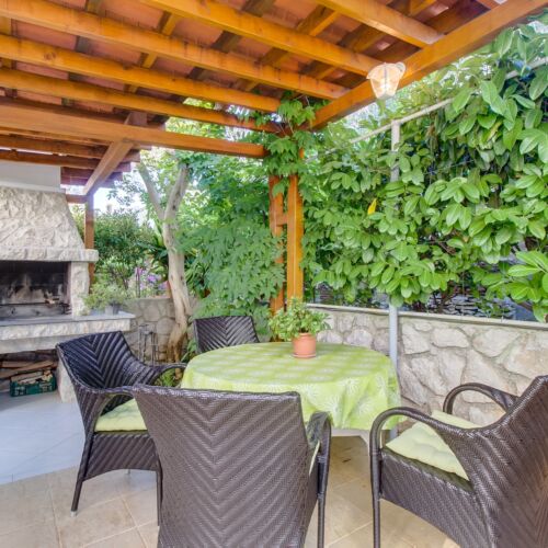 Apartament 4-osobowy z klimatyzacją z tarasem z 2 pomieszczeniami sypialnianymi A-8024-b