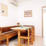 Apartament 6-osobowy z klimatyzacją z widokiem na morze z 2 pomieszczeniami sypialnianymi A-3011-g