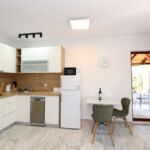 Tengerre néző légkondicionált 2 fős apartman 1 hálótérrel AS-6284-a