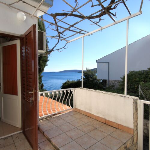 Sea View 1-Room Air Conditioned Apartment for 2 Persons A-1051-c
