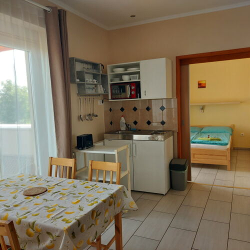 Apartman s balkónem pro 4 os. se 2 ložnicemi na poschodí