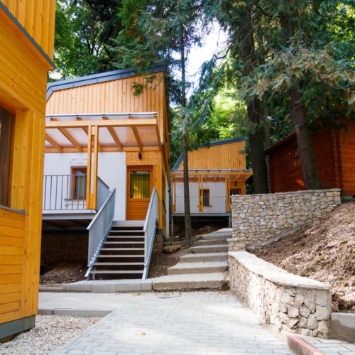 Apartament cu cadita de dus cu bucatarie proprie pentru 10 pers. (se inchirieaza doar integral)