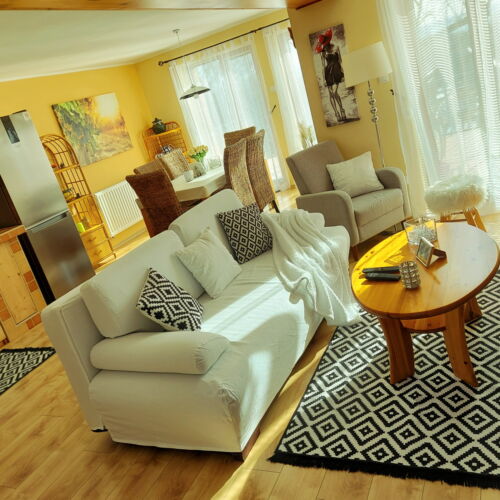 Apartman pro 8 os. se 4 ložnicemi s výhledem na jezero celý Dům